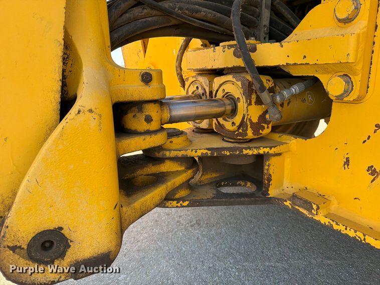 image for item EP7930 2001 Komatsu WB140-2T backhoe