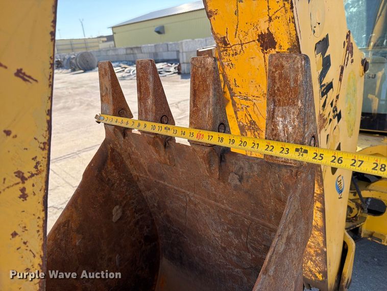 image for item EP7930 2001 Komatsu WB140-2T backhoe