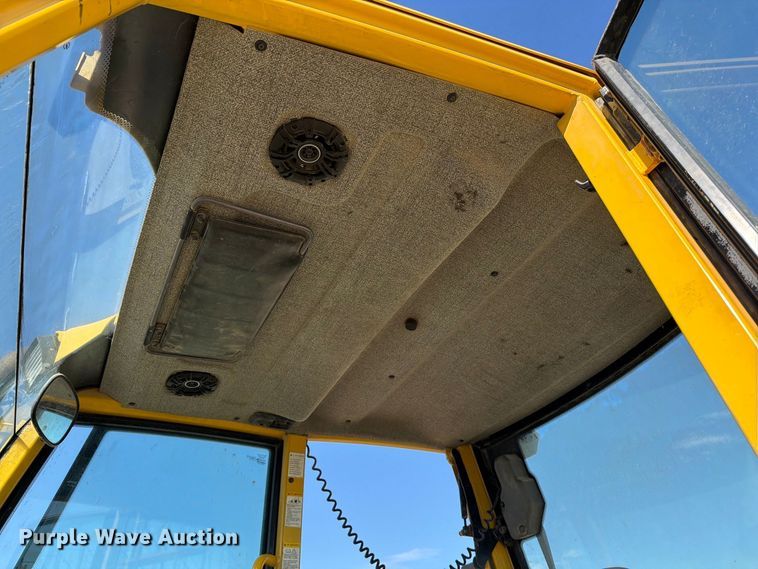 image for item EP7930 2001 Komatsu WB140-2T backhoe