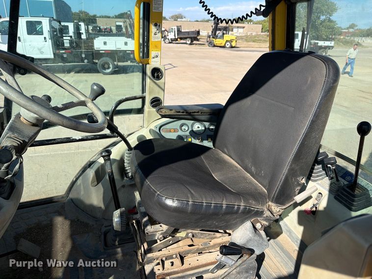 image for item EP7930 2001 Komatsu WB140-2T backhoe
