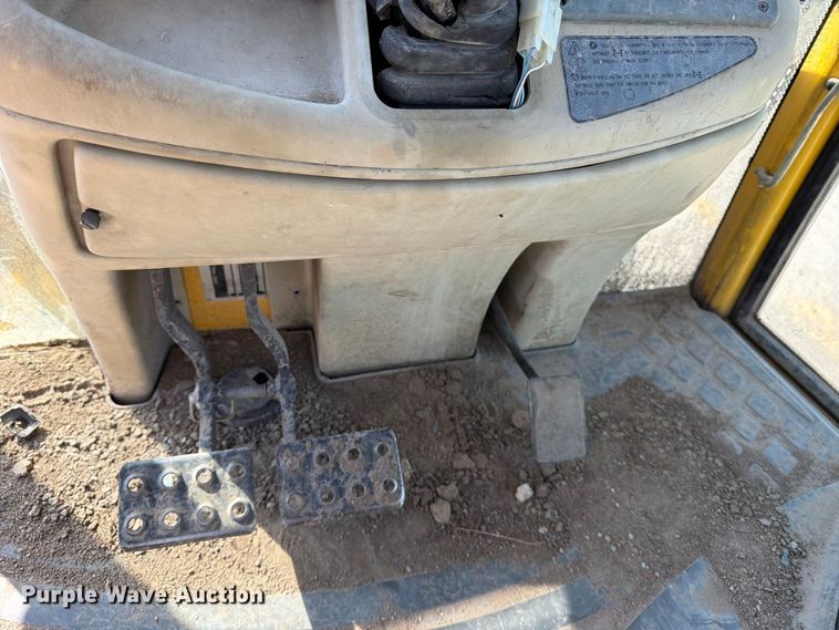 image for item EP7930 2001 Komatsu WB140-2T backhoe