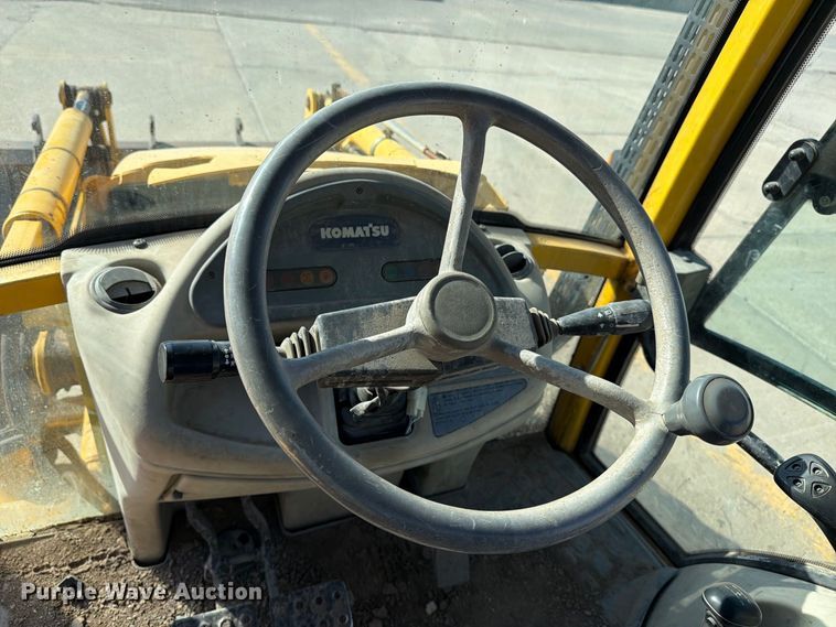 image for item EP7930 2001 Komatsu WB140-2T backhoe