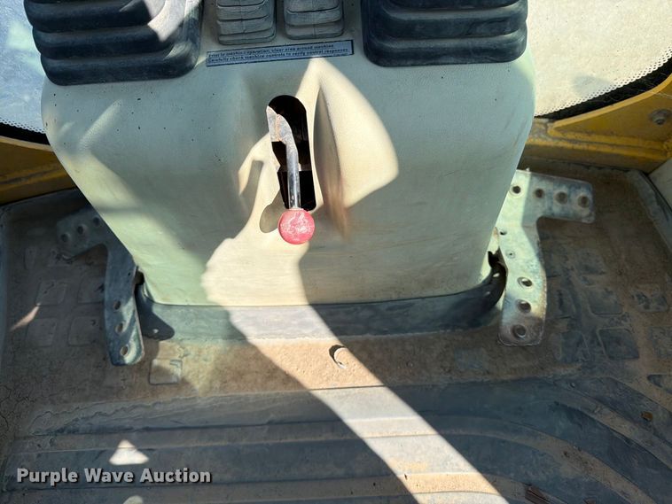 image for item EP7930 2001 Komatsu WB140-2T backhoe