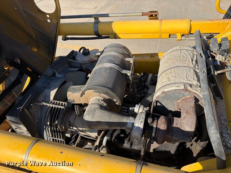 image for item EP7930 2001 Komatsu WB140-2T backhoe