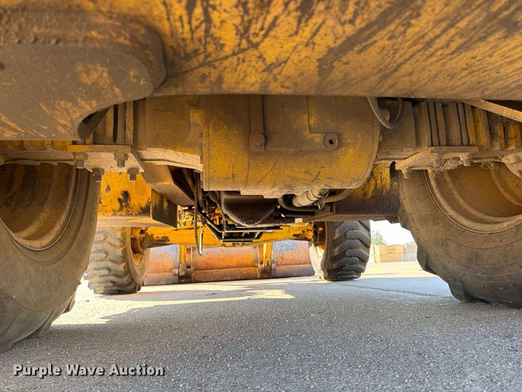 image for item EP7930 2001 Komatsu WB140-2T backhoe