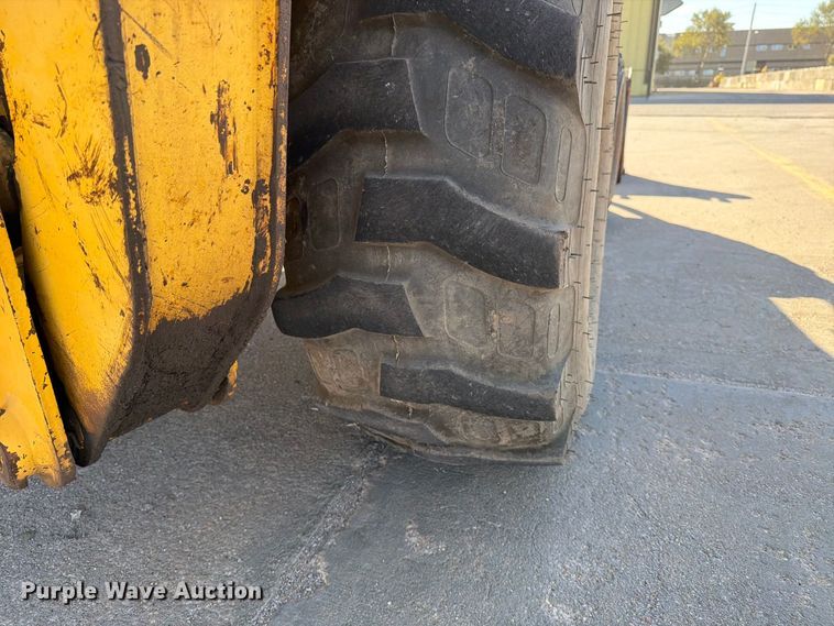 image for item EP7930 2001 Komatsu WB140-2T backhoe