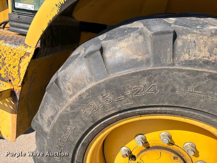 image for item EP7930 2001 Komatsu WB140-2T backhoe