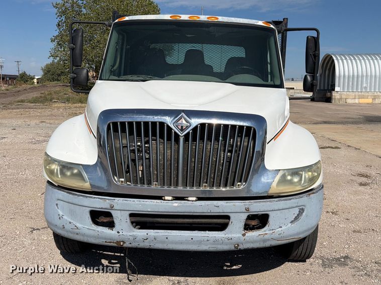 image for item EP7932 2003 International 4200 dump truck