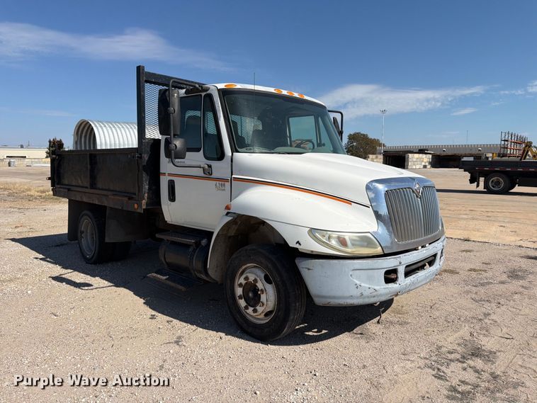image for item EP7932 2003 International 4200 dump truck