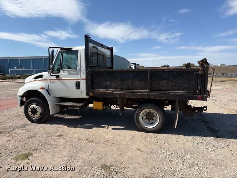 image for item EP7932 2003 International 4200 dump truck