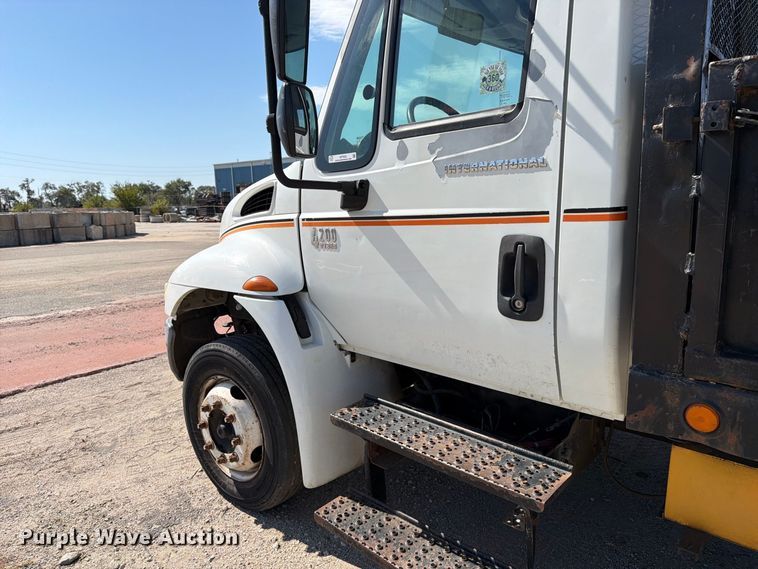 image for item EP7932 2003 International 4200 dump truck