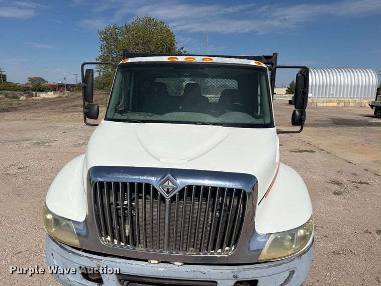 image for item EP7932 2003 International 4200 dump truck