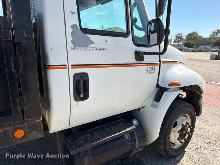 image for item EP7932 2003 International 4200 dump truck