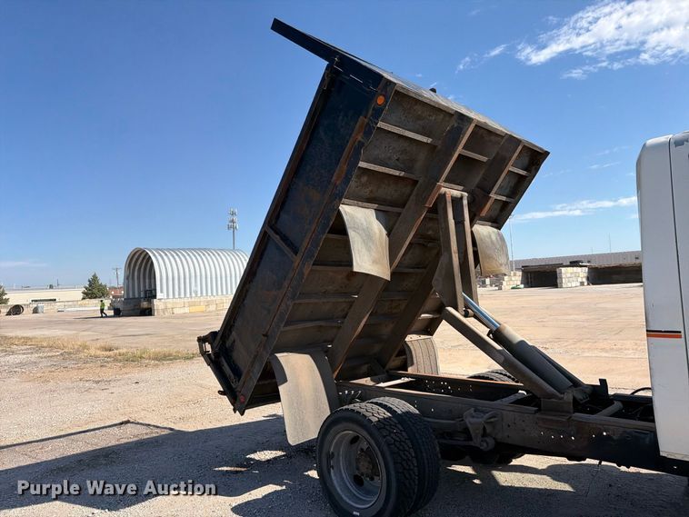 image for item EP7932 2003 International 4200 dump truck