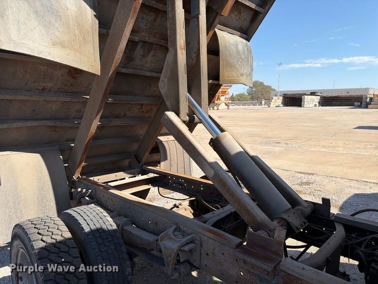 image for item EP7932 2003 International 4200 dump truck