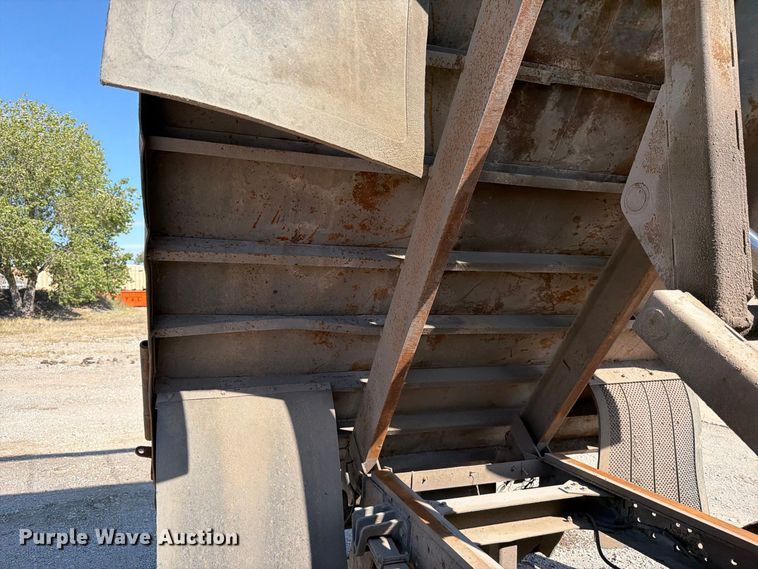 image for item EP7932 2003 International 4200 dump truck