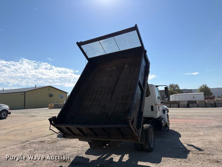 image for item EP7932 2003 International 4200 dump truck