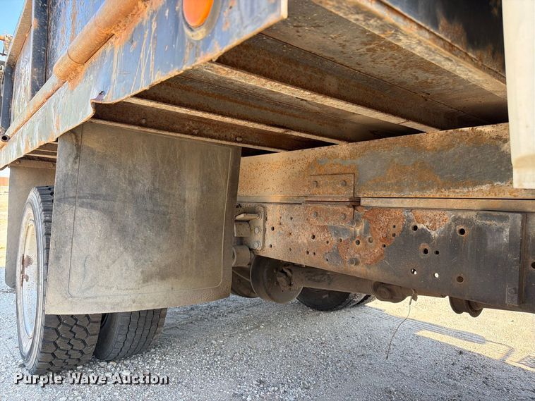 image for item EP7932 2003 International 4200 dump truck