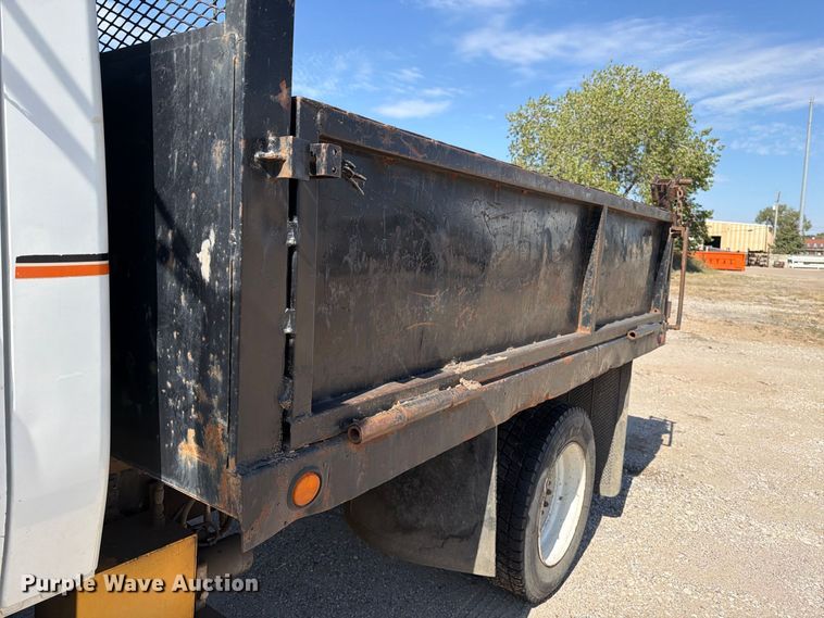 image for item EP7932 2003 International 4200 dump truck