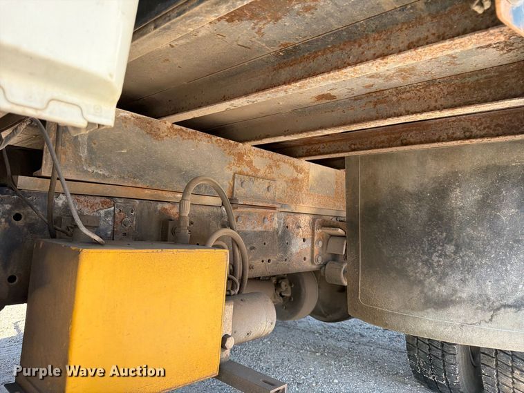 image for item EP7932 2003 International 4200 dump truck