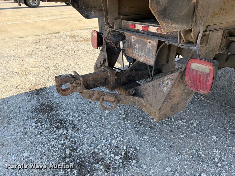 image for item EP7932 2003 International 4200 dump truck