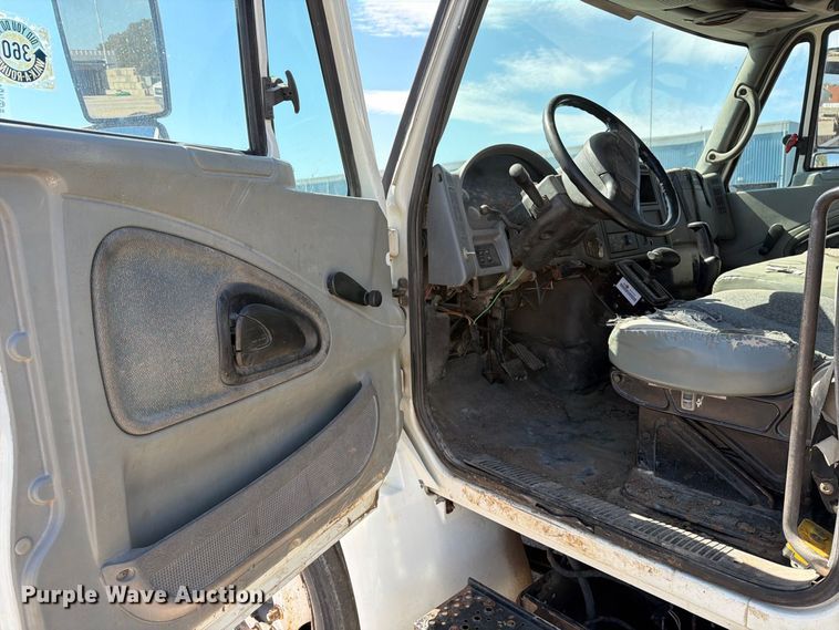 image for item EP7932 2003 International 4200 dump truck