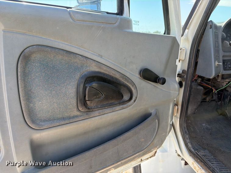image for item EP7932 2003 International 4200 dump truck
