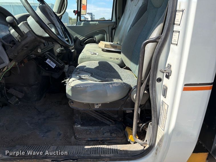 image for item EP7932 2003 International 4200 dump truck