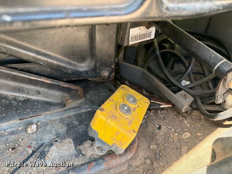 image for item EP7932 2003 International 4200 dump truck
