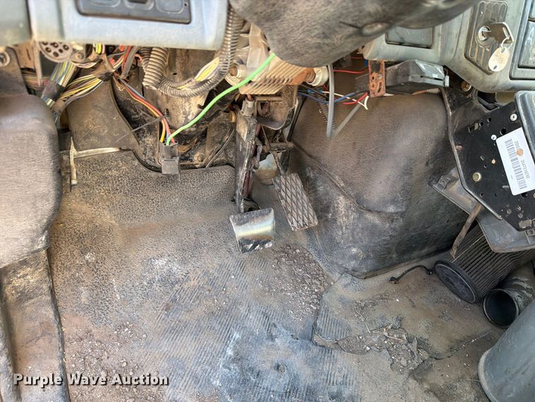 image for item EP7932 2003 International 4200 dump truck