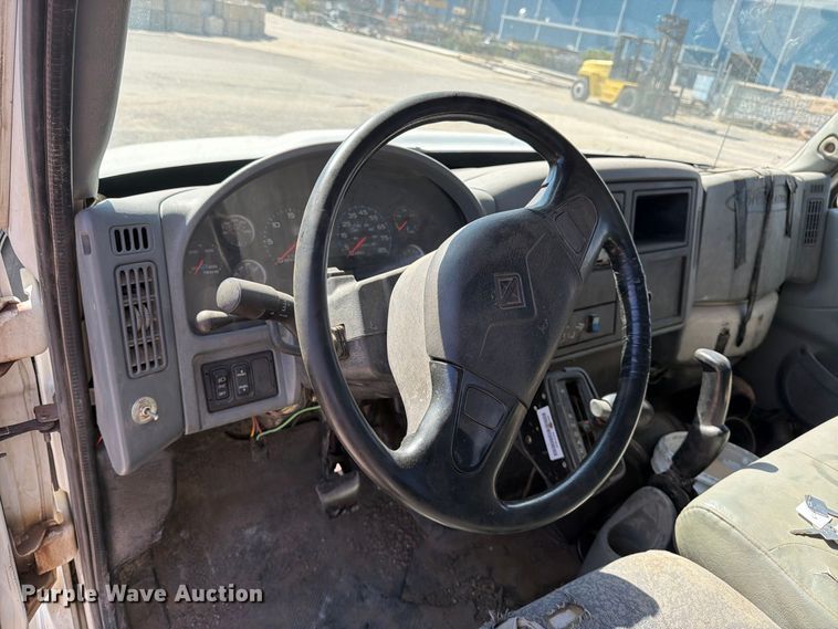 image for item EP7932 2003 International 4200 dump truck