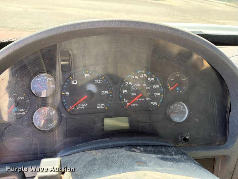 image for item EP7932 2003 International 4200 dump truck