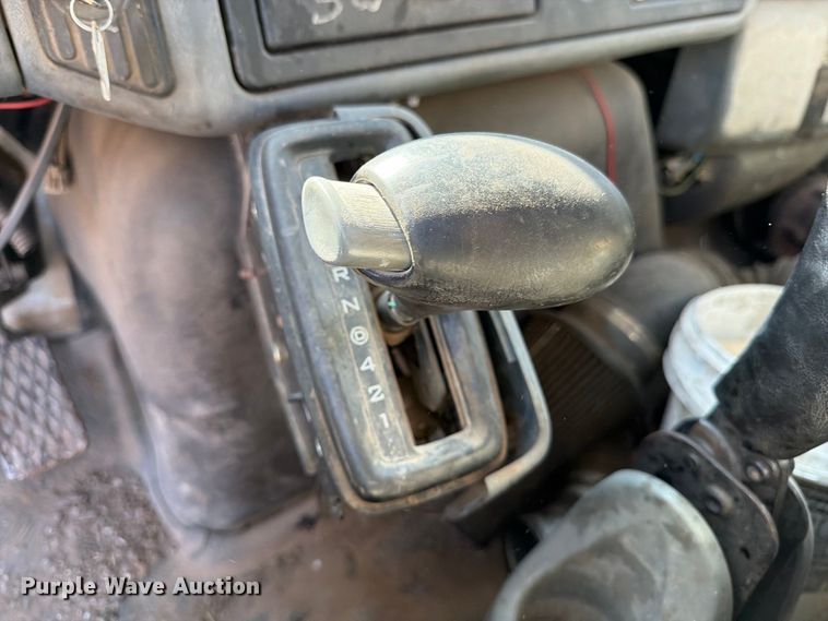 image for item EP7932 2003 International 4200 dump truck
