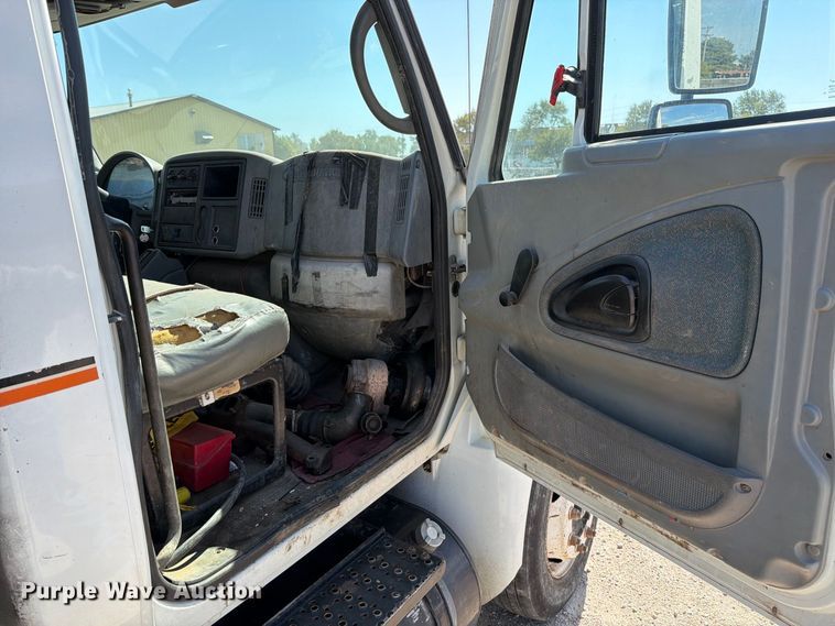 image for item EP7932 2003 International 4200 dump truck
