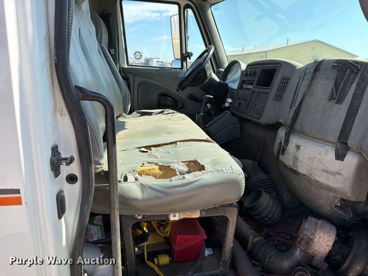 image for item EP7932 2003 International 4200 dump truck