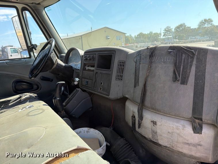 image for item EP7932 2003 International 4200 dump truck
