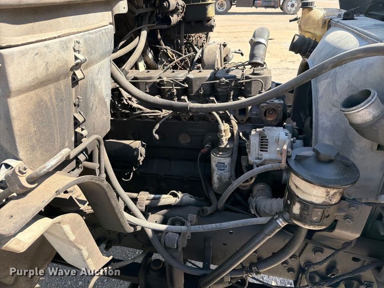 image for item EP7932 2003 International 4200 dump truck