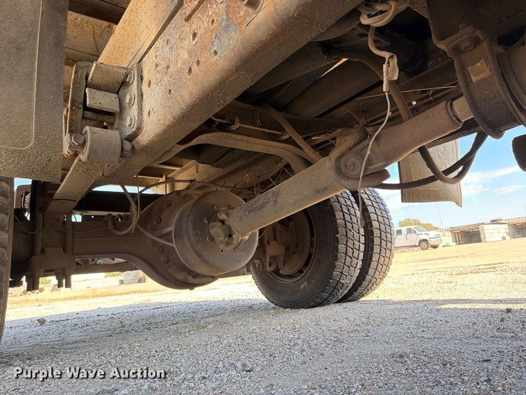 image for item EP7932 2003 International 4200 dump truck