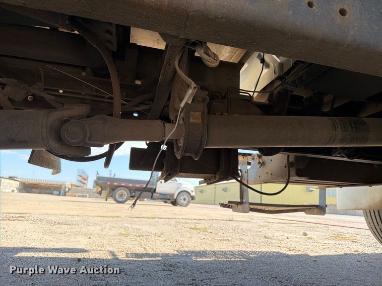 image for item EP7932 2003 International 4200 dump truck