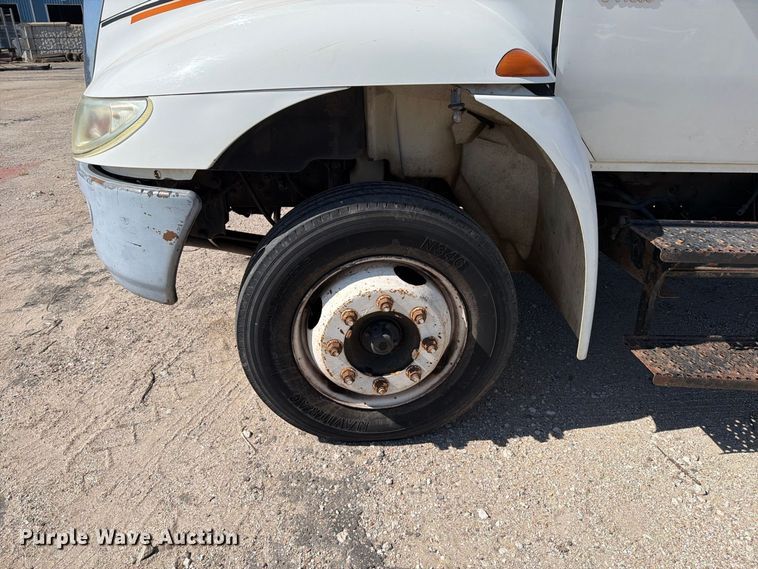 image for item EP7932 2003 International 4200 dump truck