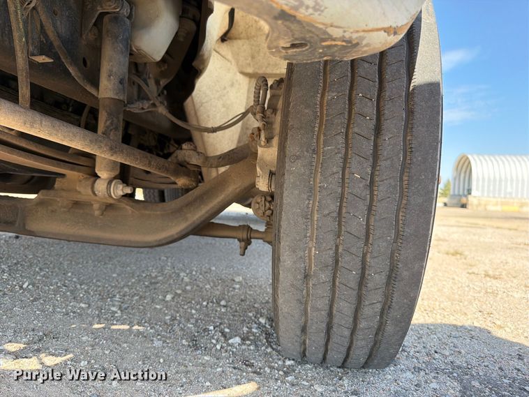 image for item EP7932 2003 International 4200 dump truck