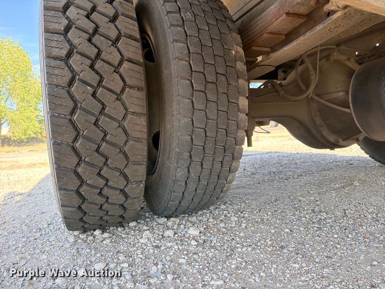 image for item EP7932 2003 International 4200 dump truck