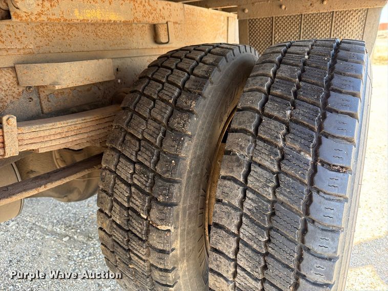 image for item EP7932 2003 International 4200 dump truck
