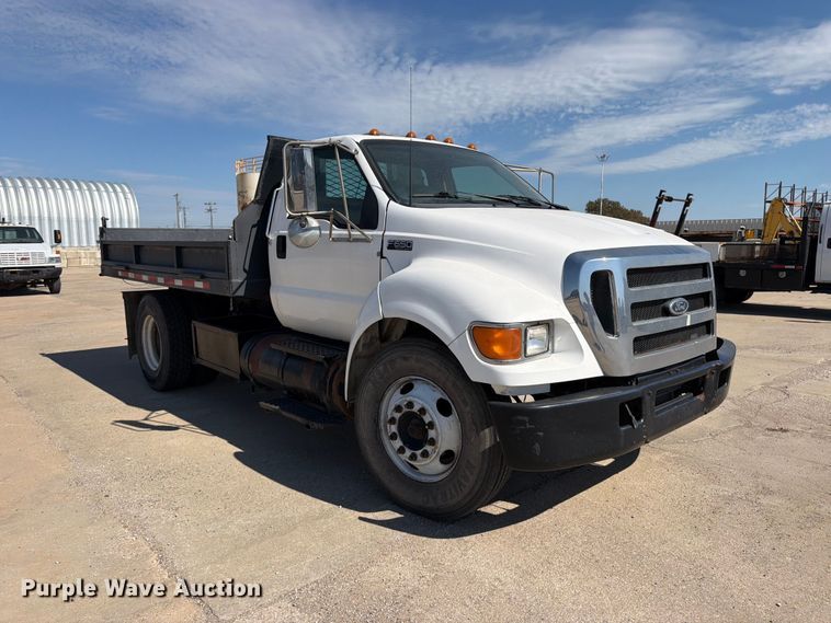 image for item EP7933 2004 Ford F650 Super Duty dump truck