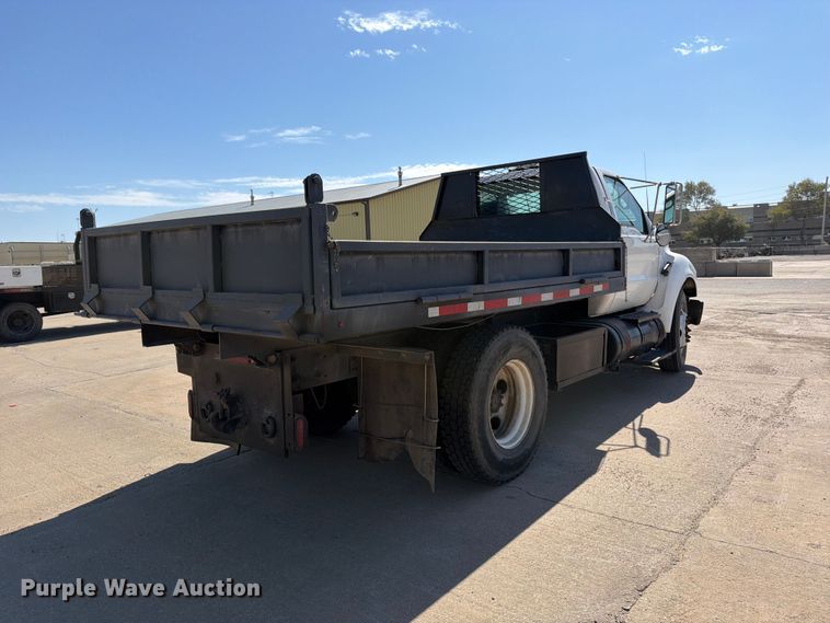 image for item EP7933 2004 Ford F650 Super Duty dump truck