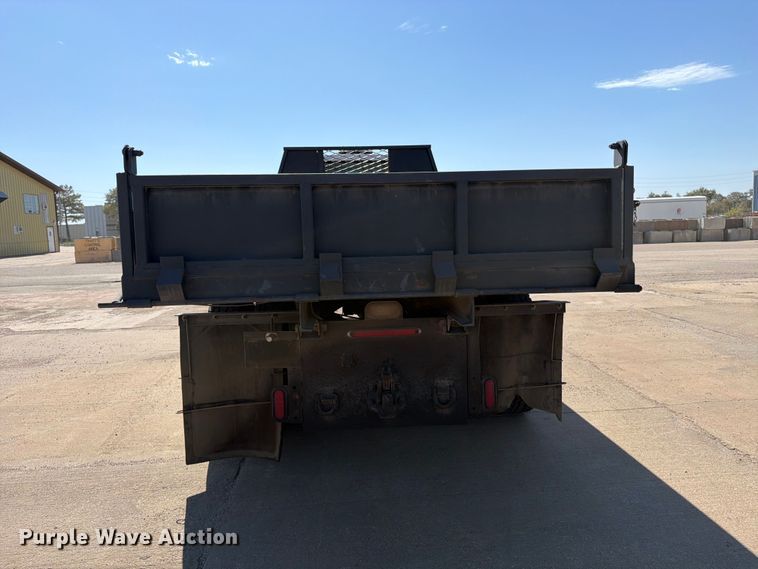 image for item EP7933 2004 Ford F650 Super Duty dump truck