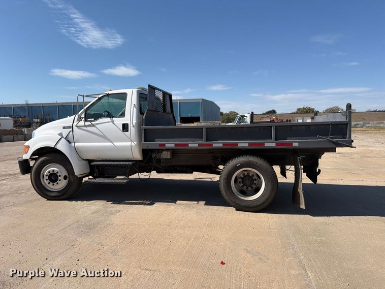 image for item EP7933 2004 Ford F650 Super Duty dump truck