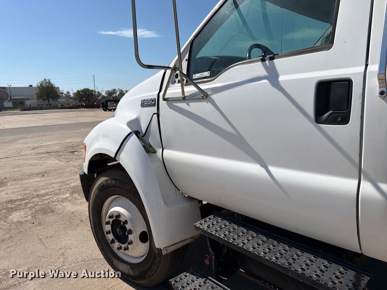 image for item EP7933 2004 Ford F650 Super Duty dump truck