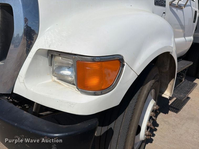 image for item EP7933 2004 Ford F650 Super Duty dump truck