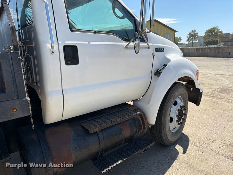 image for item EP7933 2004 Ford F650 Super Duty dump truck